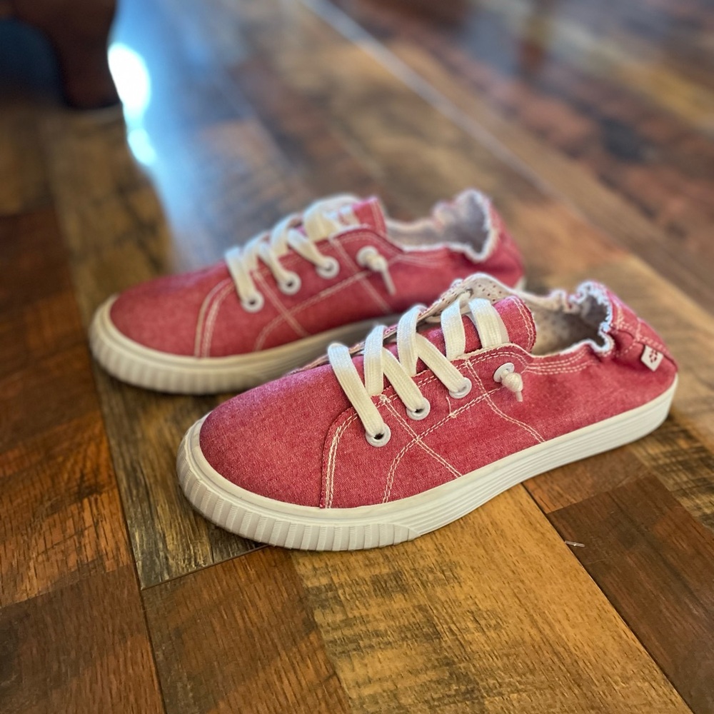 Tommy Bahama Canvas Sneakers